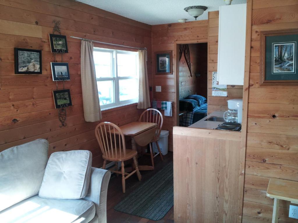 Steamboat Mountain Chalets Spillimacheen Ruang foto