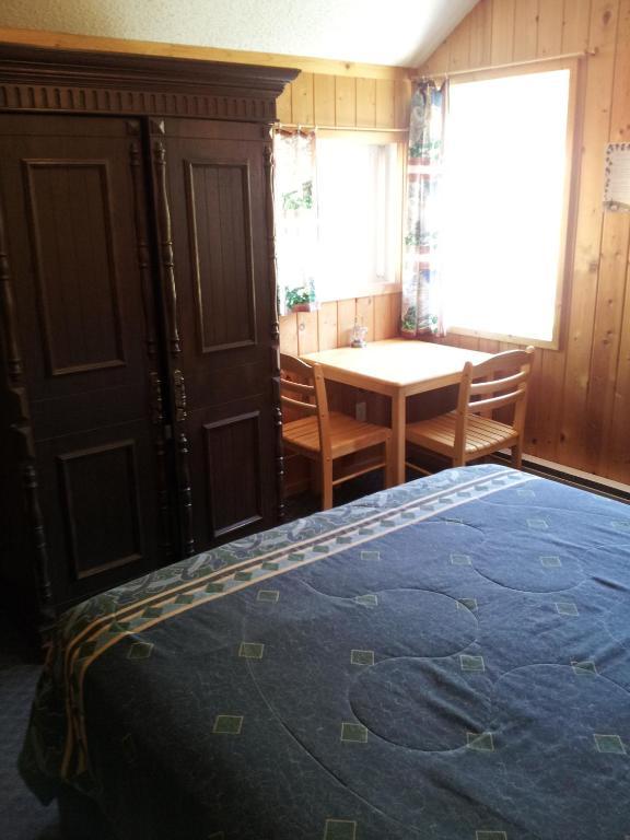 Steamboat Mountain Chalets Spillimacheen Ruang foto