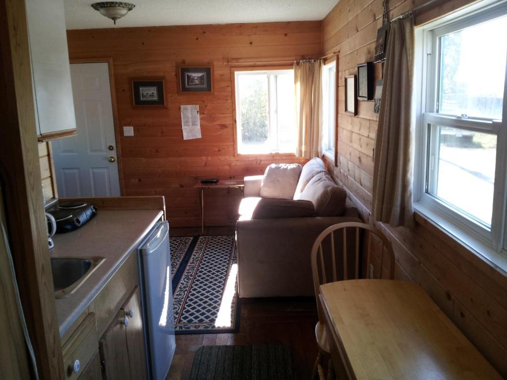 Steamboat Mountain Chalets Spillimacheen Ruang foto