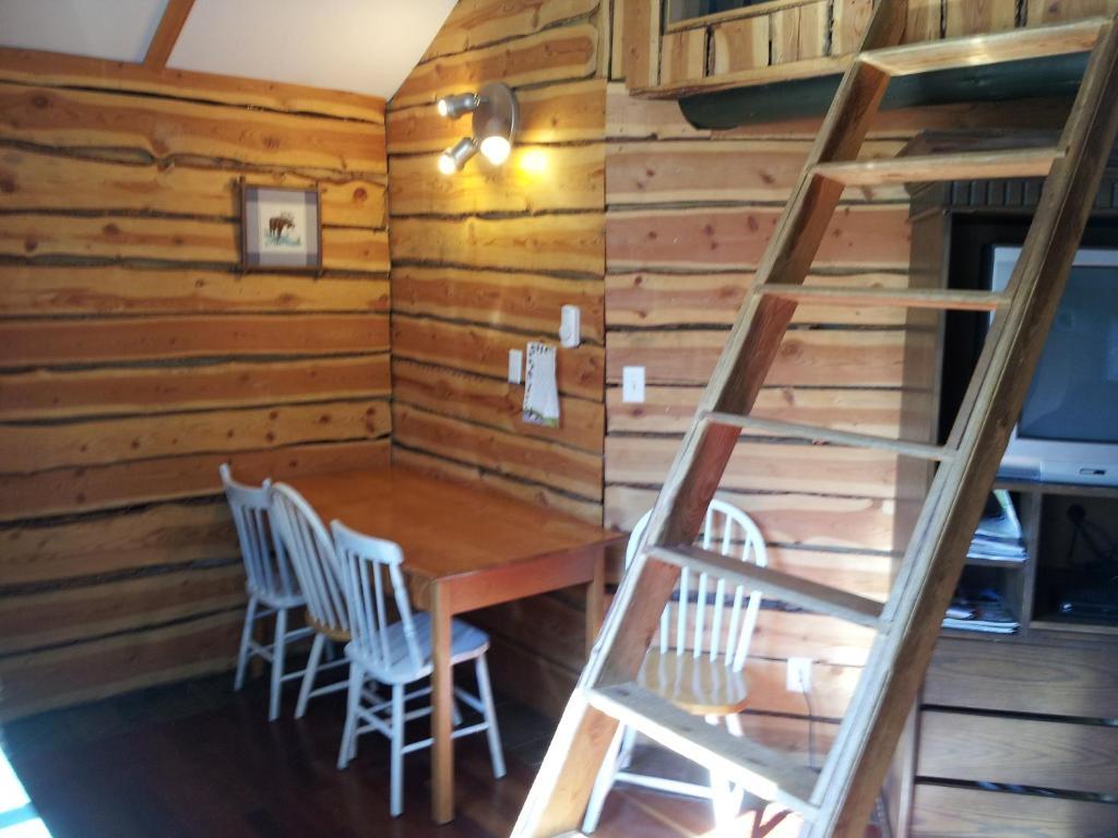 Steamboat Mountain Chalets Spillimacheen Ruang foto