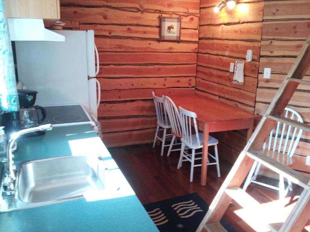 Steamboat Mountain Chalets Spillimacheen Ruang foto