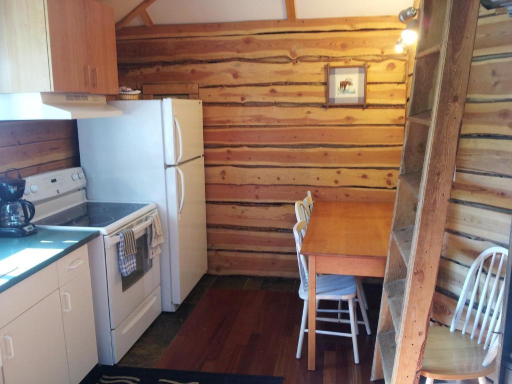 Steamboat Mountain Chalets Spillimacheen Ruang foto