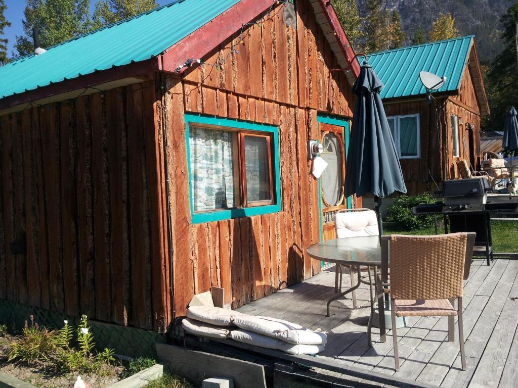Steamboat Mountain Chalets Spillimacheen Bagian luar foto