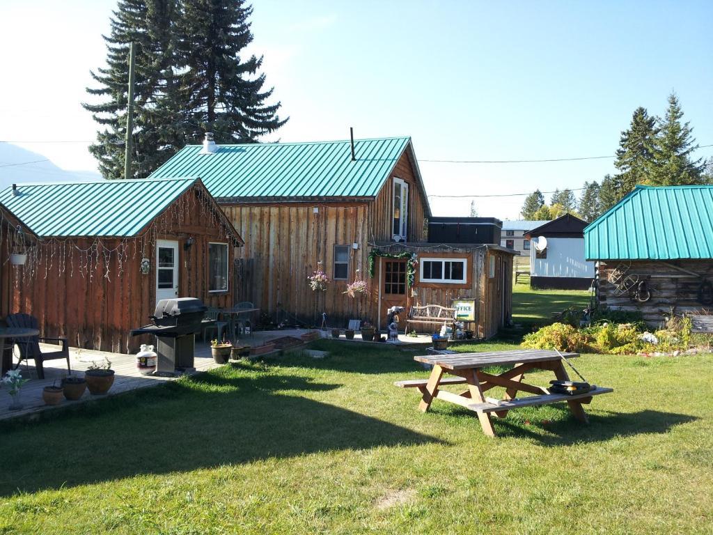 Steamboat Mountain Chalets Spillimacheen Bagian luar foto