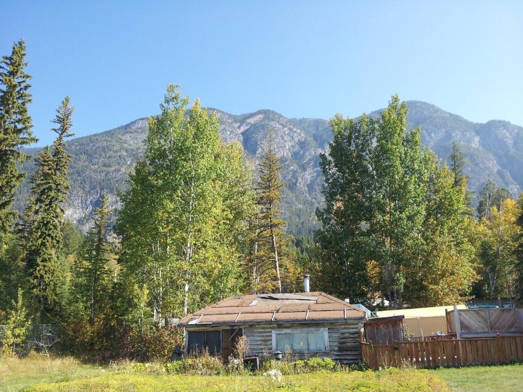 Steamboat Mountain Chalets Spillimacheen Bagian luar foto