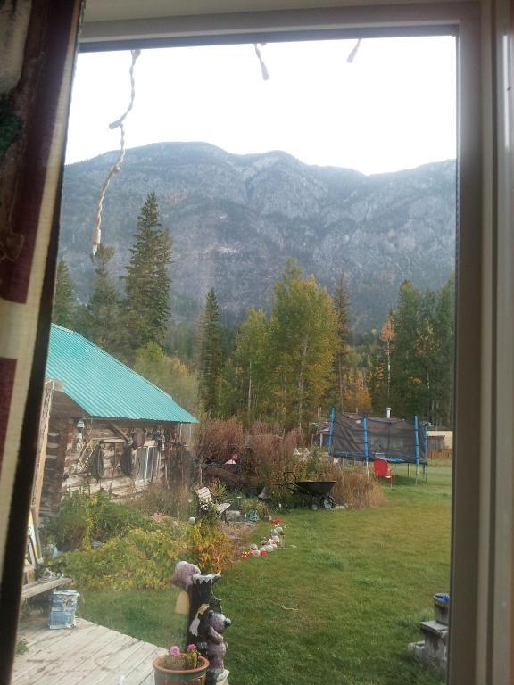 Steamboat Mountain Chalets Spillimacheen Bagian luar foto