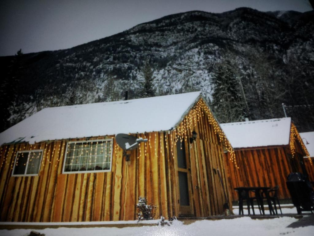 Steamboat Mountain Chalets Spillimacheen Bagian luar foto